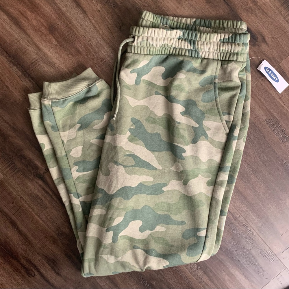 Old Navy Camo Joggers NWT | Large
